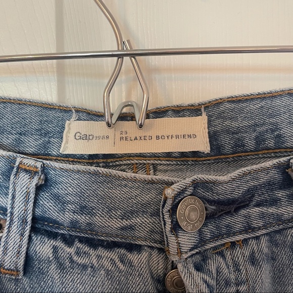 Gap Relaxed Boyfriend Jeans - Picture 2 of 6